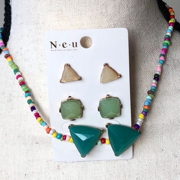 Seed bead colorful necklace with green + earring set, gold tone - Picture 2 of 10